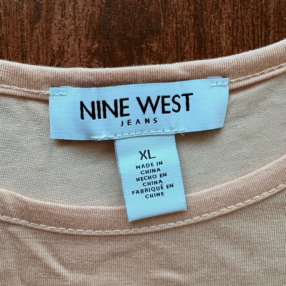 Nine West women’s XL peach top super soft in EUC gathered cap short sleeves - Picture 2 of 3